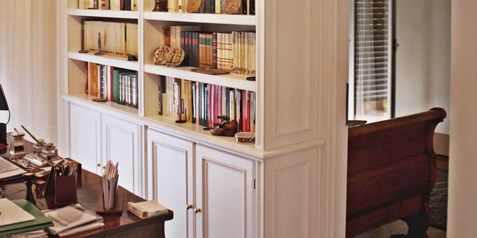 iHS Bespoke Furniture  Librerie laccata bianca